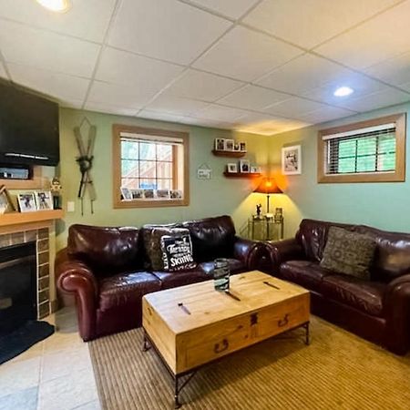 Boyne Mountain Getaway, Unit B Aparthotel Boyne Falls Bagian luar foto