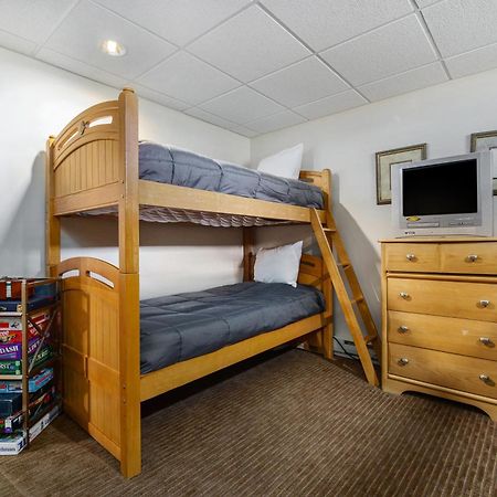 Boyne Mountain Getaway, Unit B Aparthotel Boyne Falls Bagian luar foto