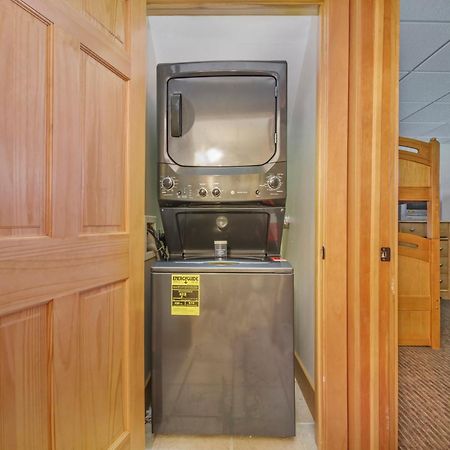 Boyne Mountain Getaway, Unit B Aparthotel Boyne Falls Bagian luar foto