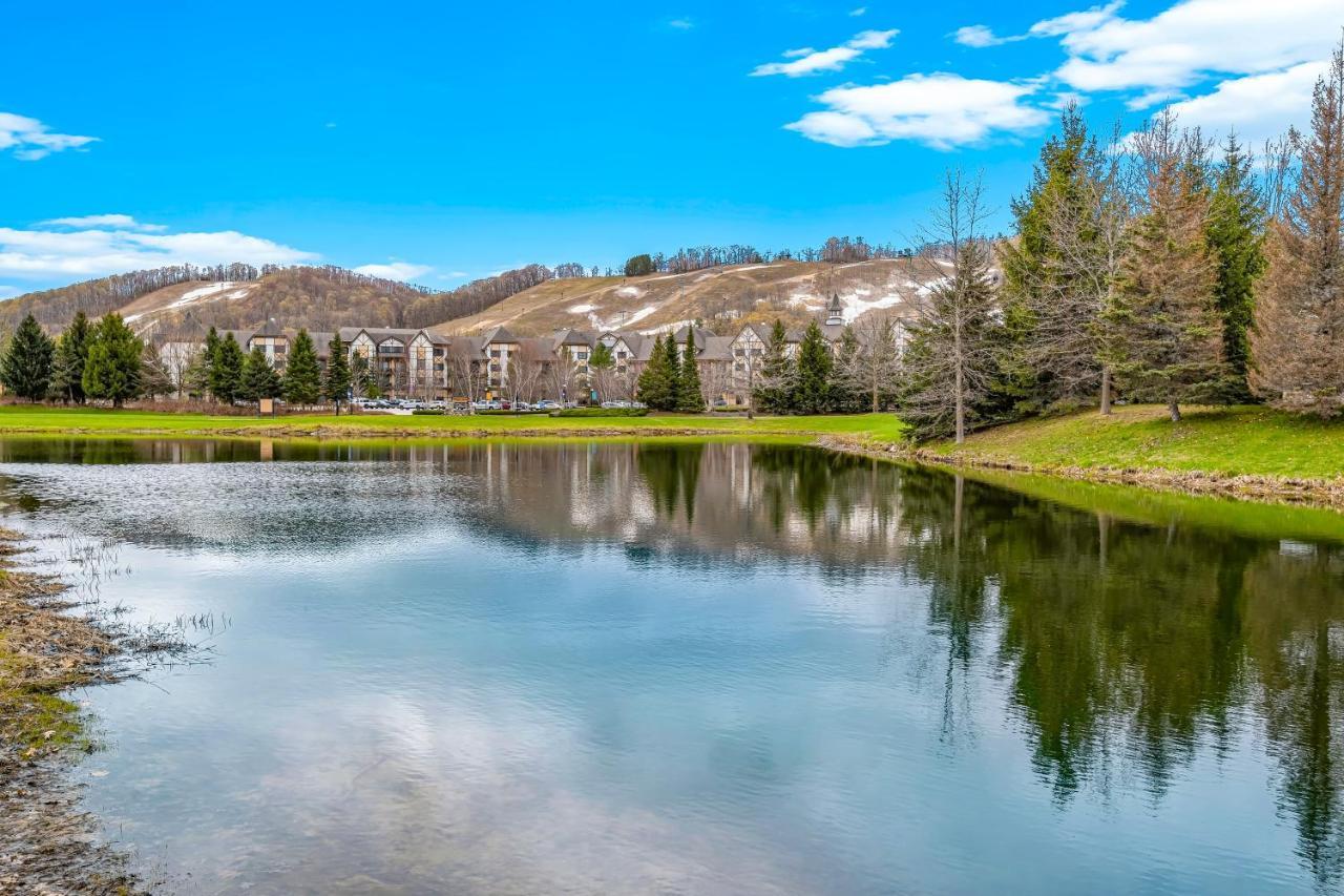 Boyne Mountain Getaway, Unit B Aparthotel Boyne Falls Bagian luar foto