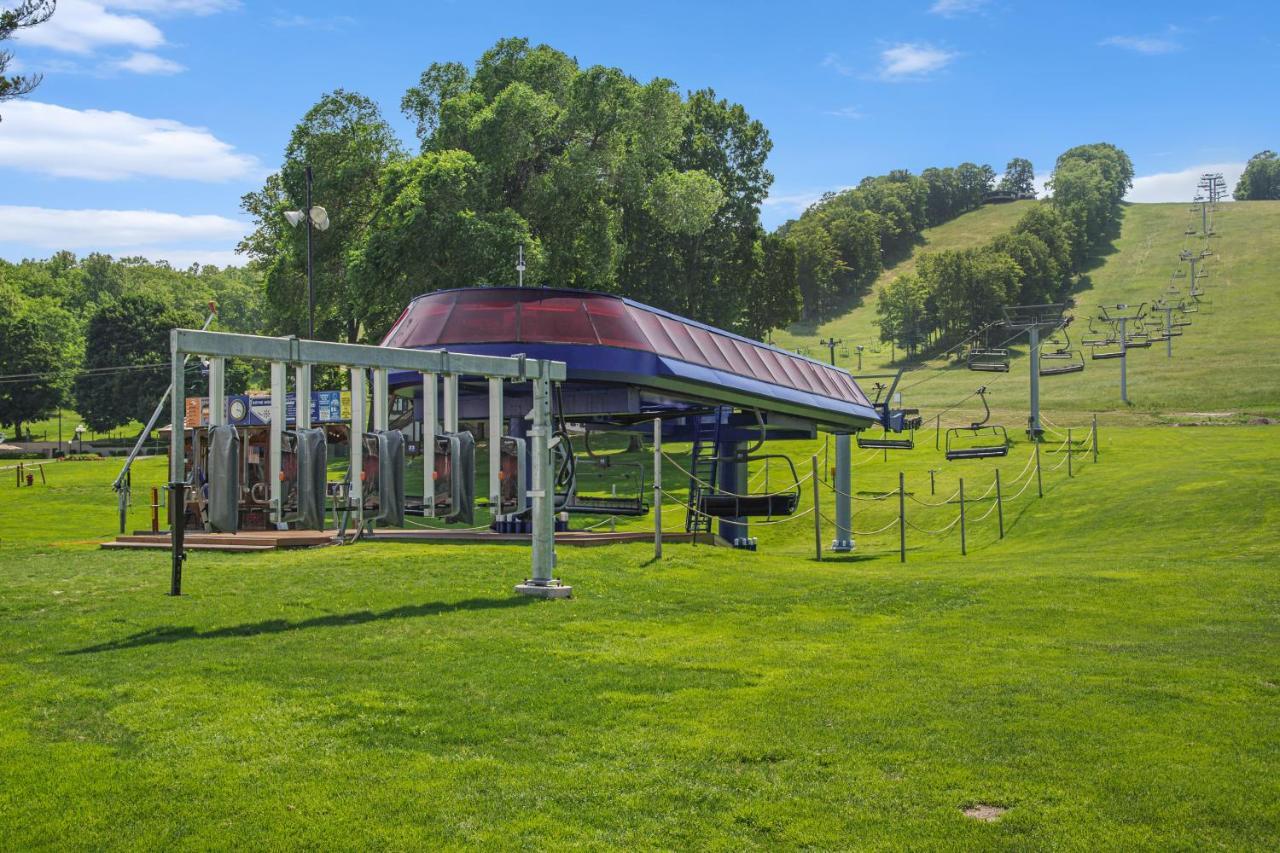 Boyne Mountain Getaway, Unit B Aparthotel Boyne Falls Bagian luar foto