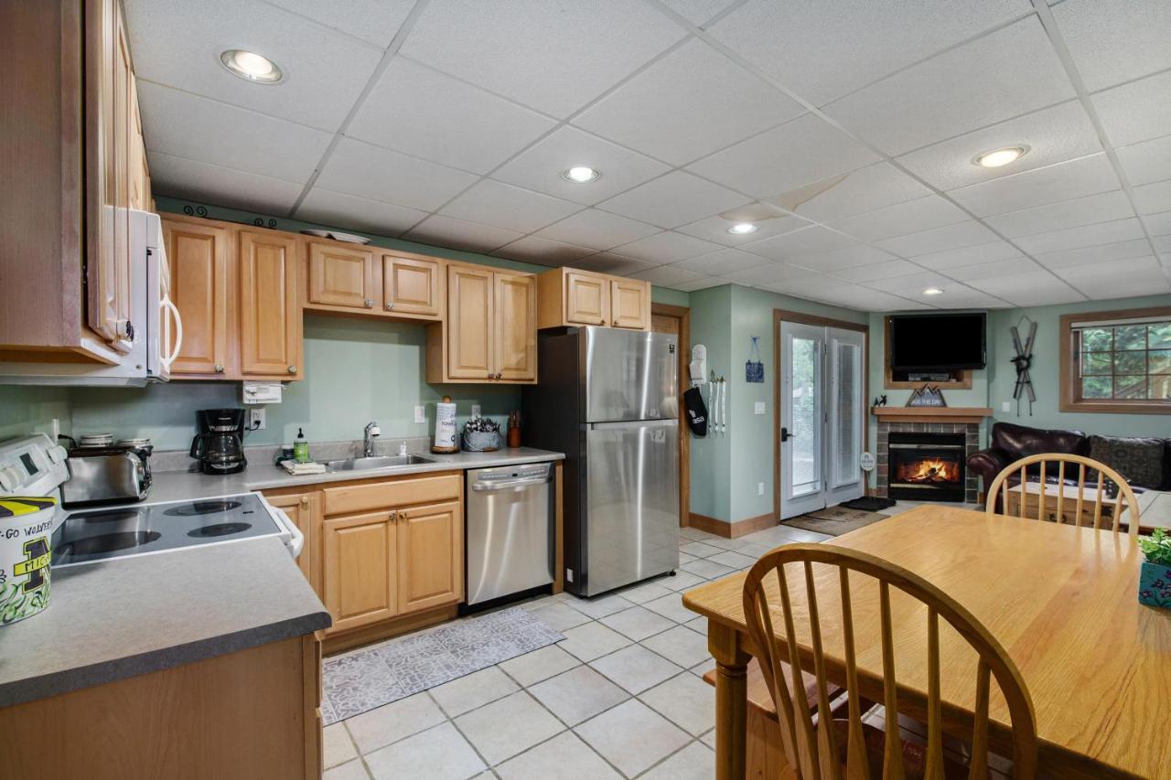 Boyne Mountain Getaway, Unit B Aparthotel Boyne Falls Bagian luar foto