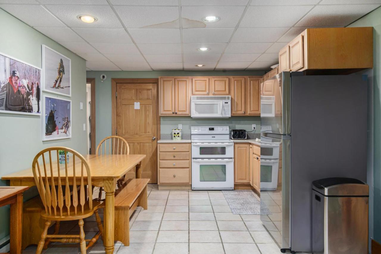 Boyne Mountain Getaway, Unit B Aparthotel Boyne Falls Bagian luar foto