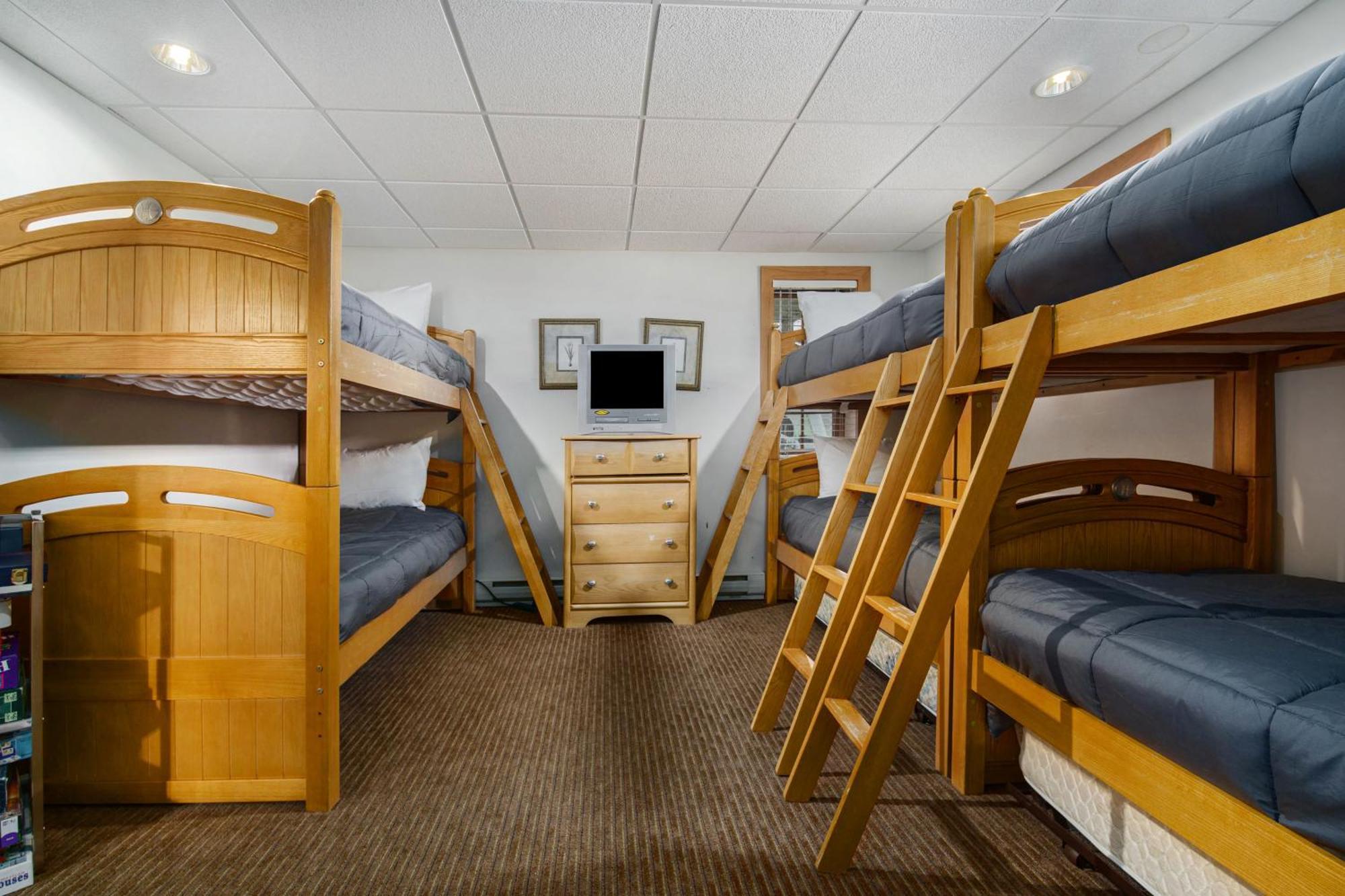 Boyne Mountain Getaway, Unit B Aparthotel Boyne Falls Bagian luar foto